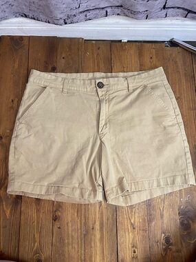 Chubbies size 32 regular fit 5.5 inseam khaki shorts
